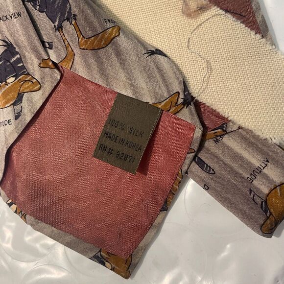 Looney Tunes Warner Bros‎ Tie Daffy Duck Neck Tie men's Vintage Joke Retro - Picture 3 of 3